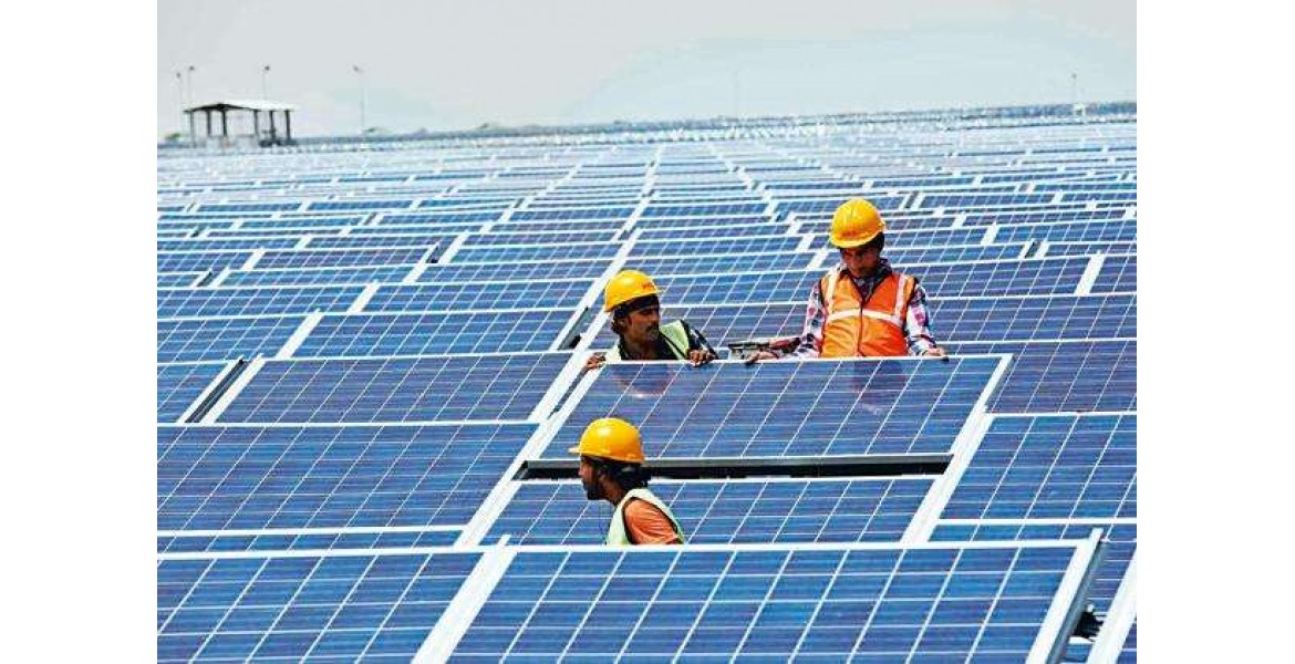 Η Ινδία πετυχαίνει παγκόσμιο ρεκόρ με διαγωνισμό 100.000 MW για νέους ηλιακούς σταθμούς